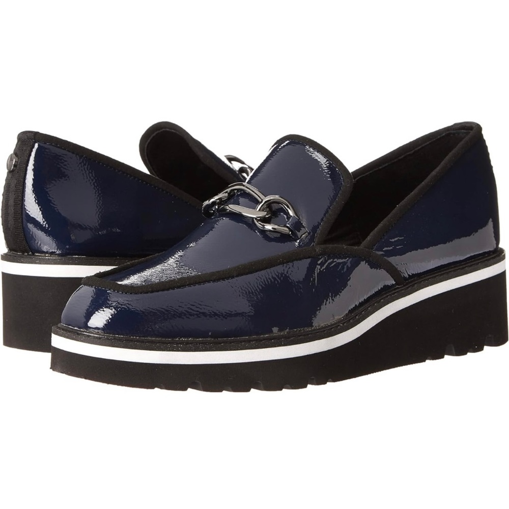 NIB Donald J Pliner Tabitha Crinkle Patent Loafer, Tonal Piping, Chain Accent